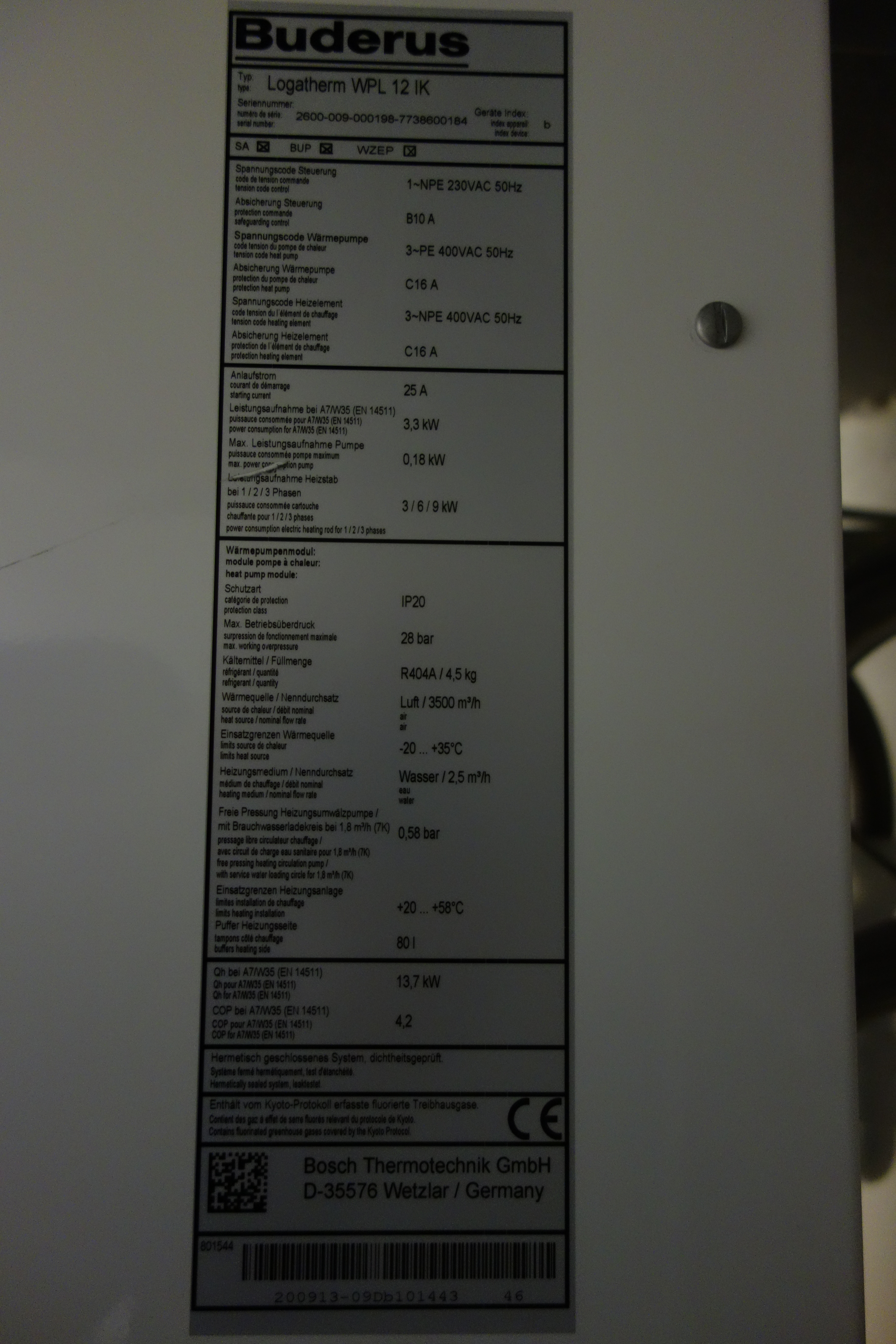 Bild 2: Typenschild der Wärmepumpe